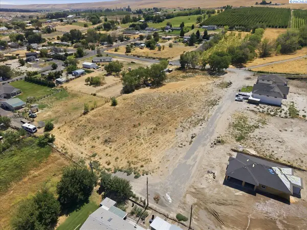 6834 NE 2nd st, Benton City, WA 99320