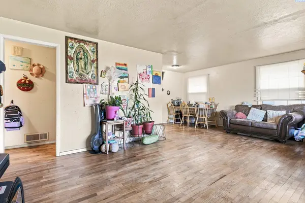 503 Hillcrest St, Grandview, WA 98930