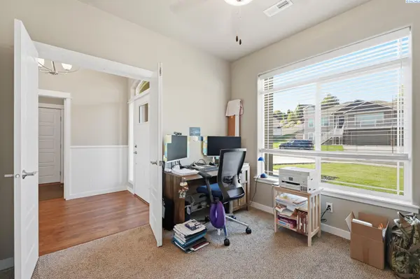 4235 Maple Ln., West Richland, WA 99353