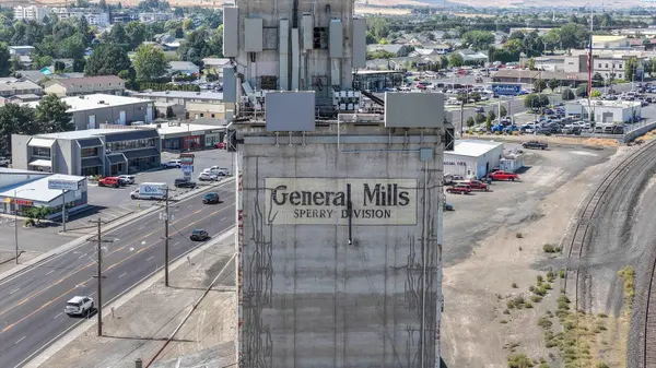 6500 W Clearwater Ave, Kennewick, WA 99336