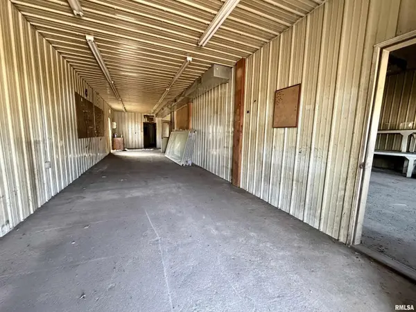 1219 N US 45 HWY, Eldorado, IL 62930