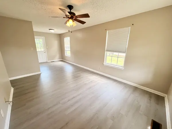 2064 Carneal Ln, Oak Grove, KY 42262