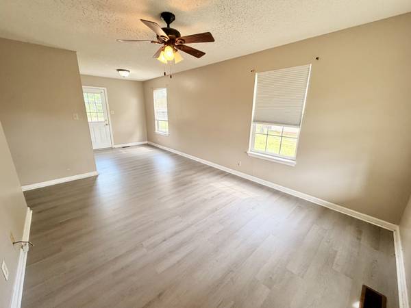 2064 Carneal Ln, Oak Grove, KY 42262