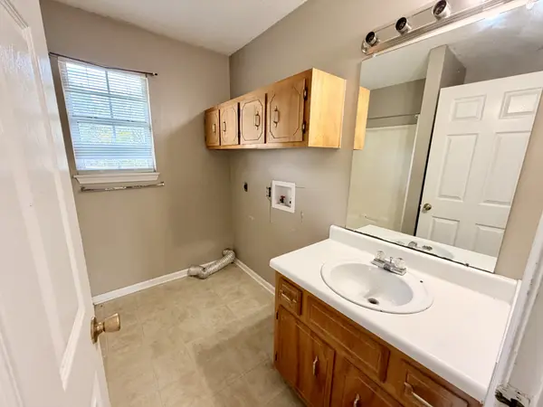 2064 Carneal Ln, Oak Grove, KY 42262