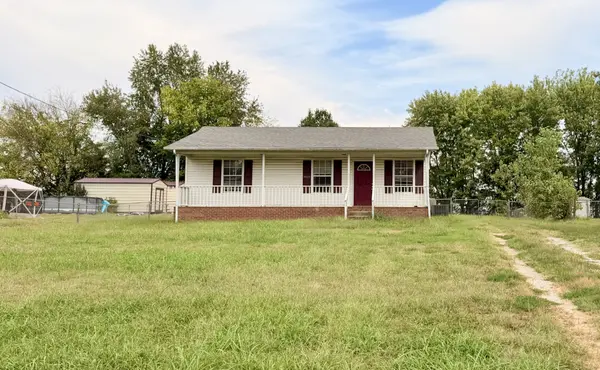 2064 Carneal Ln, Oak Grove, KY 42262