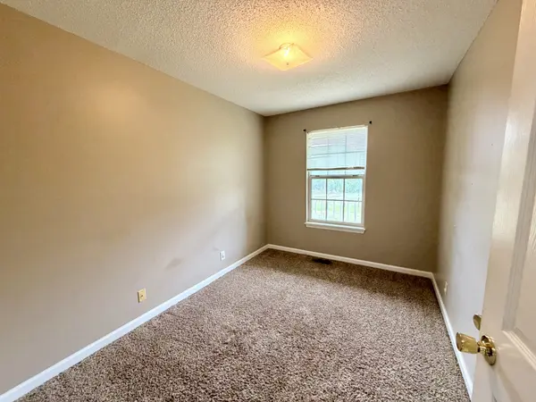 2064 Carneal Ln, Oak Grove, KY 42262