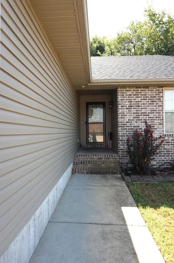 230 E Lapis AVE, Republic, MO 65738