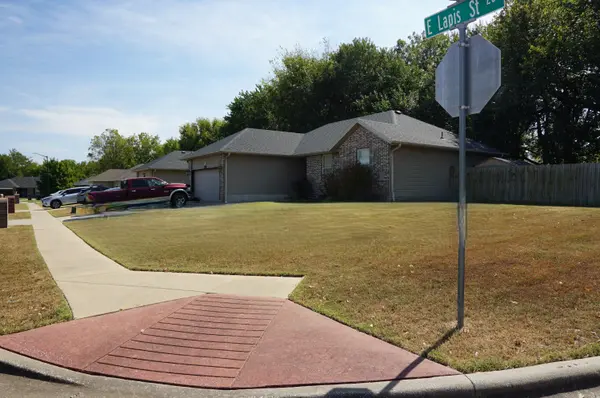 230 E Lapis AVE, Republic, MO 65738