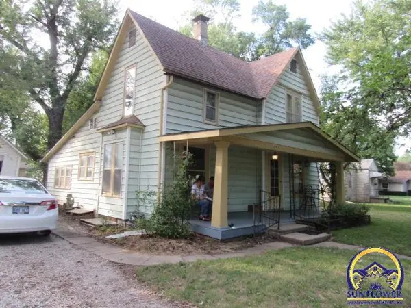1043 NE Oakland AVE, Topeka, KS 66616-1516