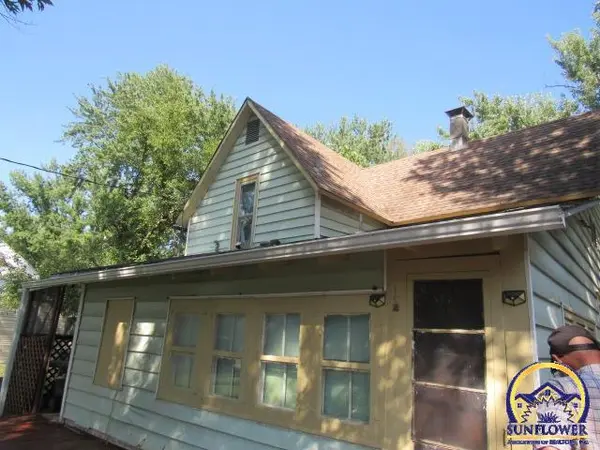 1043 NE Oakland AVE, Topeka, KS 66616-1516