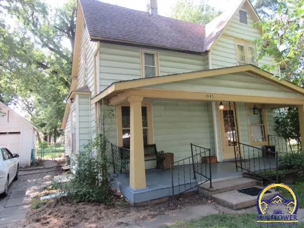 1043 NE Oakland AVE, Topeka, KS 66616-1516