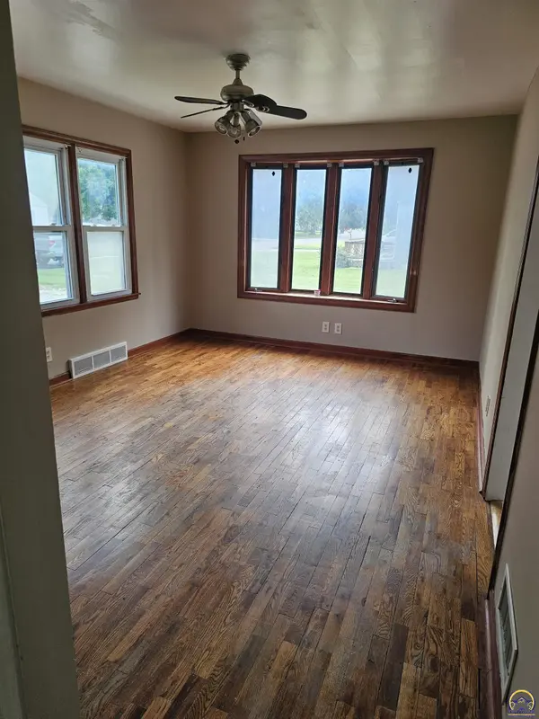 2223 NW Polk ST, Topeka, KS 66608