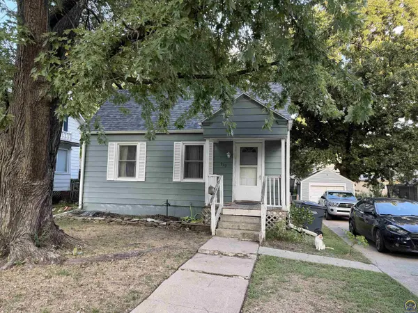 930 Chestnut ST, Emporia, KS 66801