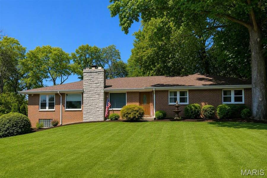 819 Willoway AVE, East Alton, IL 62024