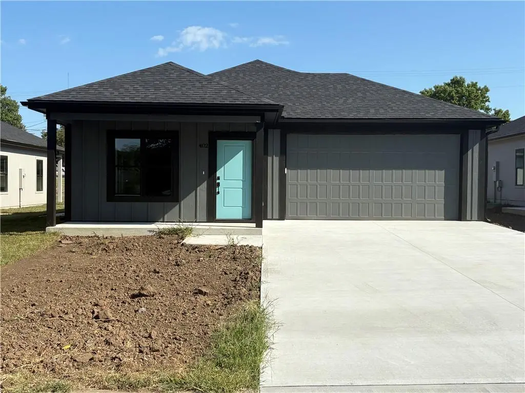 402 E Washington ST, Harrisonville, MO 64701