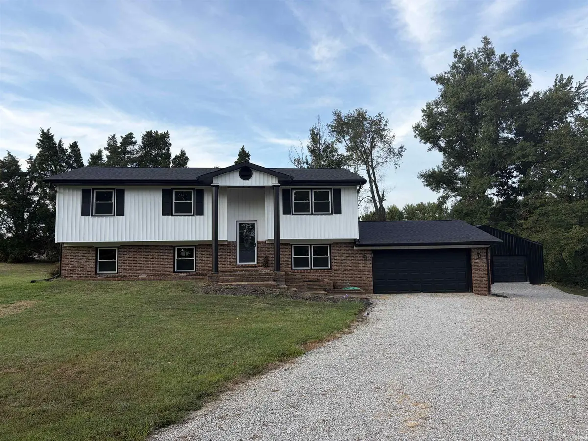6888 Oak Grove RD, Newburgh, IN 47630-8648
