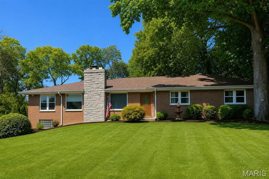 819 Willoway AVE, East Alton, IL 62024