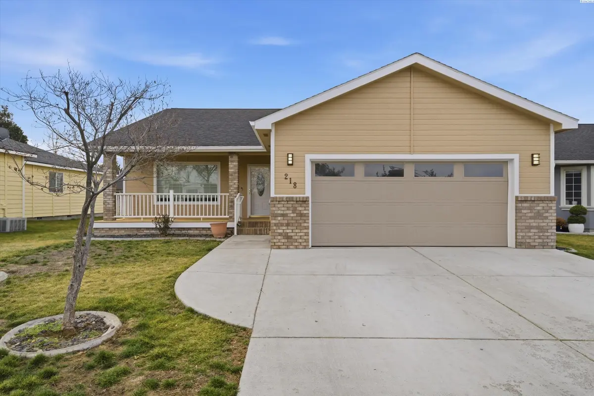218 Sun Willows Blvd, Pasco, WA 99301