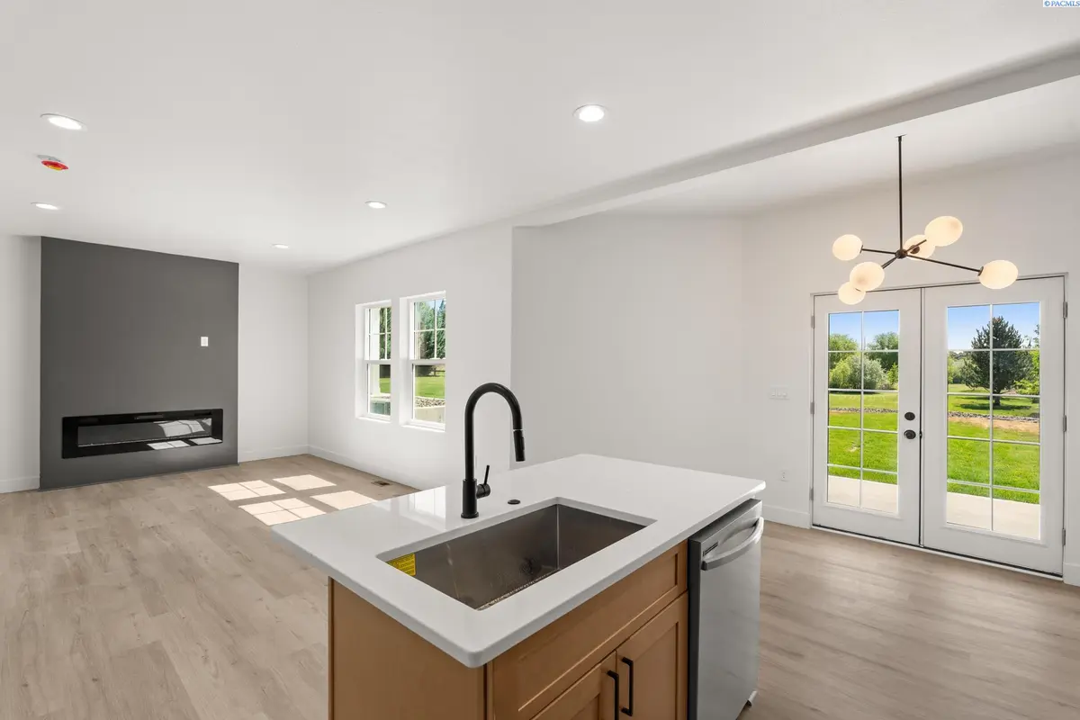 805 Fountain Blvd, Zillah, WA 98953