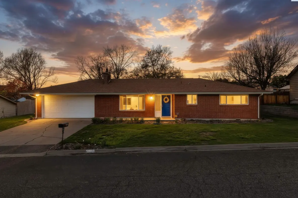 935 Parkside Dr, Prosser, WA 99350