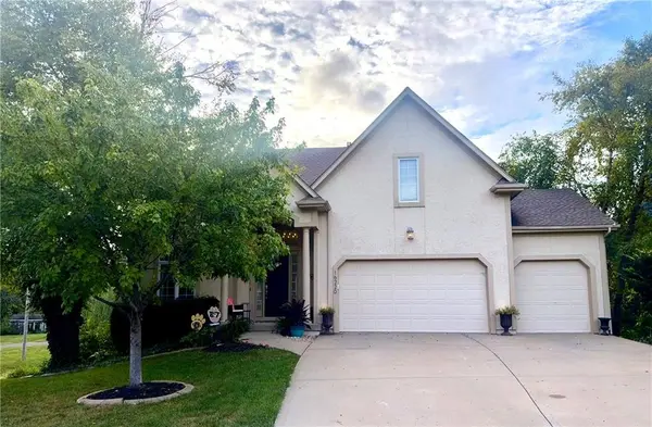 16220 Birch ST, Overland Park, KS 66085