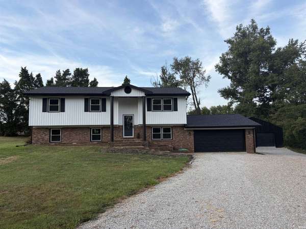 6888 Oak Grove RD, Newburgh, IN 47630-8648