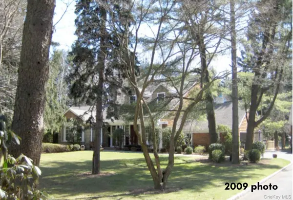 7 Locust LN, Upper Brookville, NY 11545