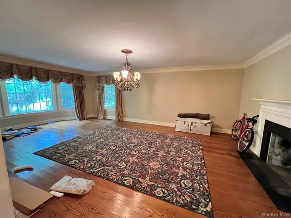7 Locust LN, Upper Brookville, NY 11545