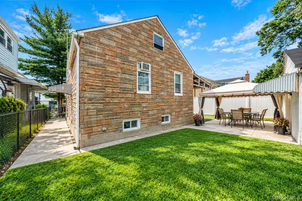 5 Park PL, Valley Stream, NY 11580