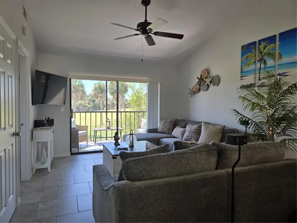 927 CAPRI ISLES BLVD #10, Venice, FL 34292