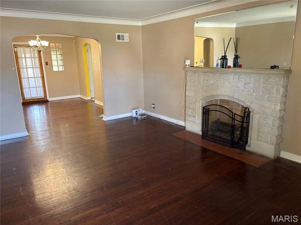 9224 Catalina DR, Jennings, MO 63136