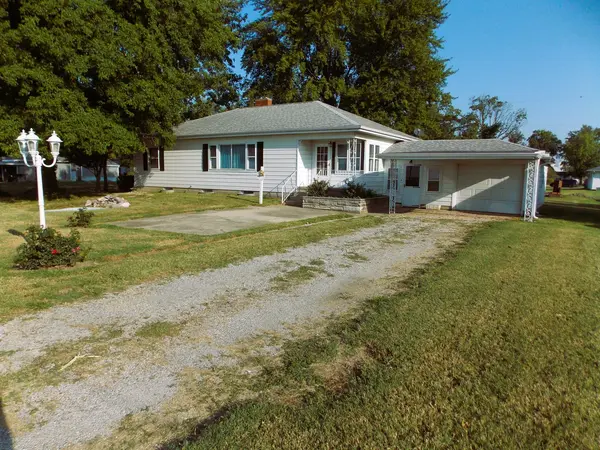 210 E 4th ST, Hoffman, IL 62250
