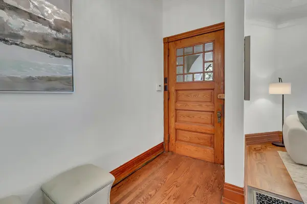 1034 N La Salle DR, Chicago, IL 60610