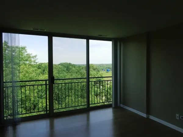 5810 Oakwood DR #5G, Lisle, IL 60532