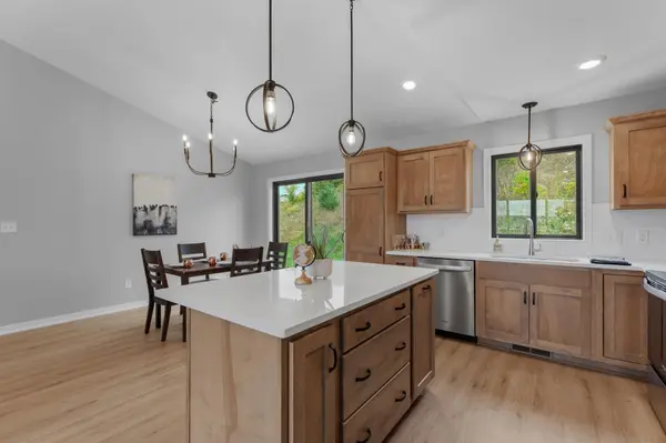 610 Mulligan DR, Zumbrota, MN 55992