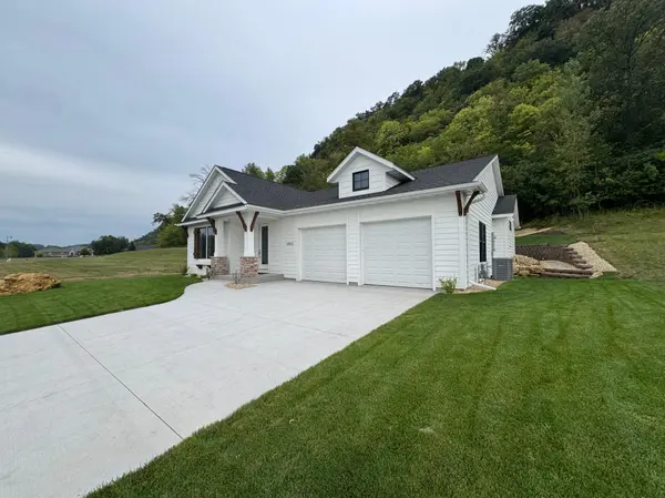 2563 Clubhouse DR, Lake City, MN 55041
