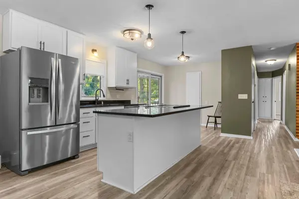 5375 Matterhorn DR NE, Fridley, MN 55421