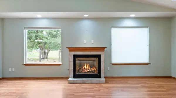 41406 S Finley Rd, Kennewick, WA 99337
