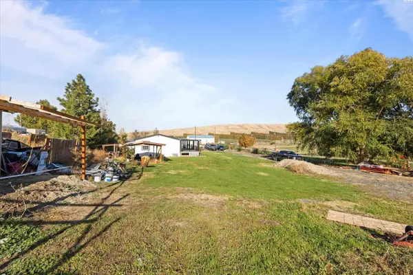 13232 N Nascar PR NE, Benton City, WA 99320-9571