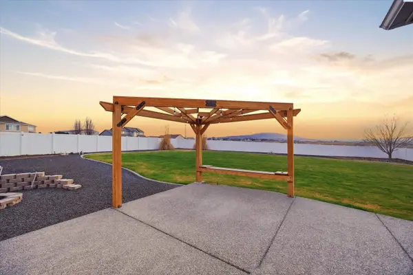 2997 Karlee Dr, Richland, WA 99352