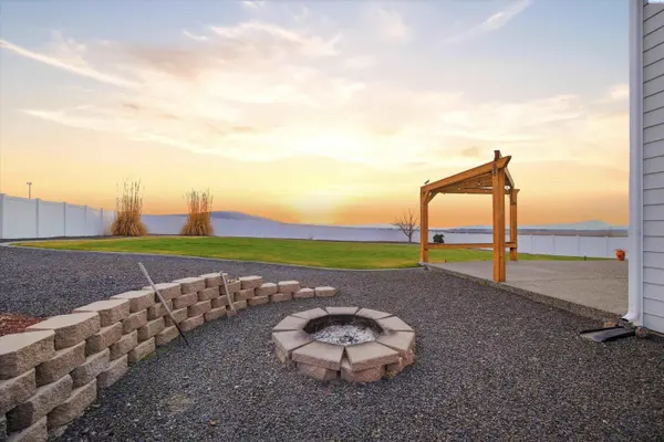 2997 Karlee Dr, Richland, WA 99352