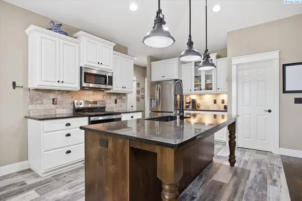 74203 E Reata Rd., Kennewick, WA 99338