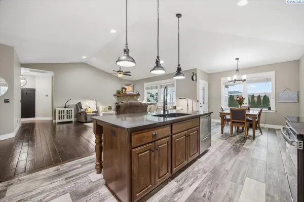 74203 E Reata Rd., Kennewick, WA 99338