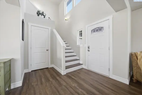 18214 S Cottonwood Springs Blvd., Kennewick, WA 99338