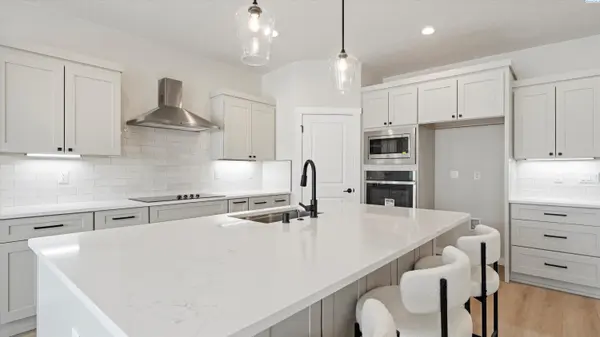 1334 Kalani Ct, West Richland, WA 99353