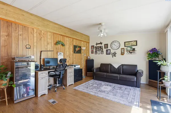 38706 N 140 PR NW, Benton City, WA 99320