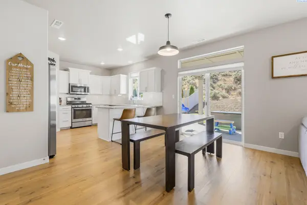 3077 Duval Loop, Richland, WA 99352