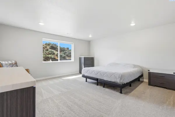 3077 Duval Loop, Richland, WA 99352