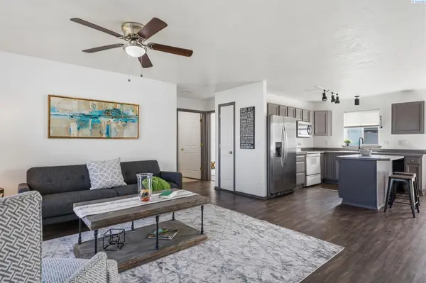 3415 Hawthorne Ln, Pasco, WA 99301