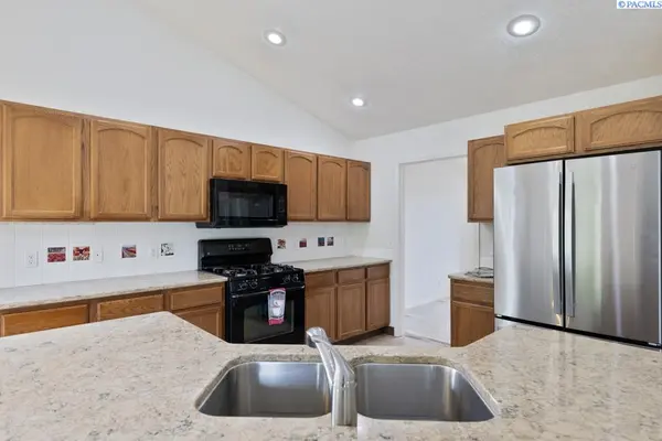 1085 SW Latour Peak St, Pullman, WA 99163